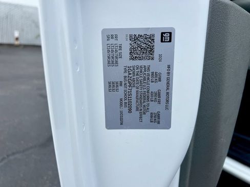 Used 2025 Chevrolet Express 3500 LT w/ LT Preferred Equipment Group RWD image 27
