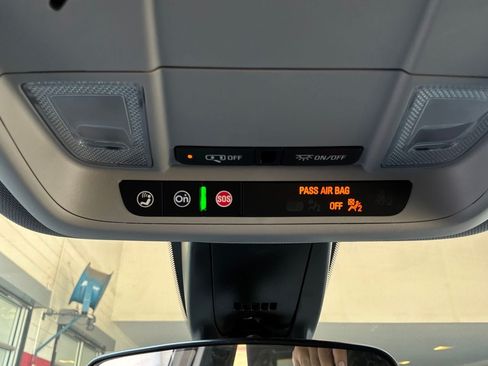 Used 2025 Chevrolet Blazer LT FWD image 19