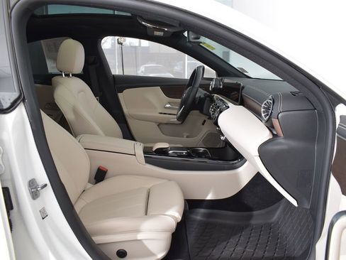 Used 2023 Mercedes-Benz CLA 250 4MATIC image 25