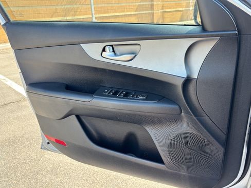 Used 2020 Kia Forte LXS FWD image 11