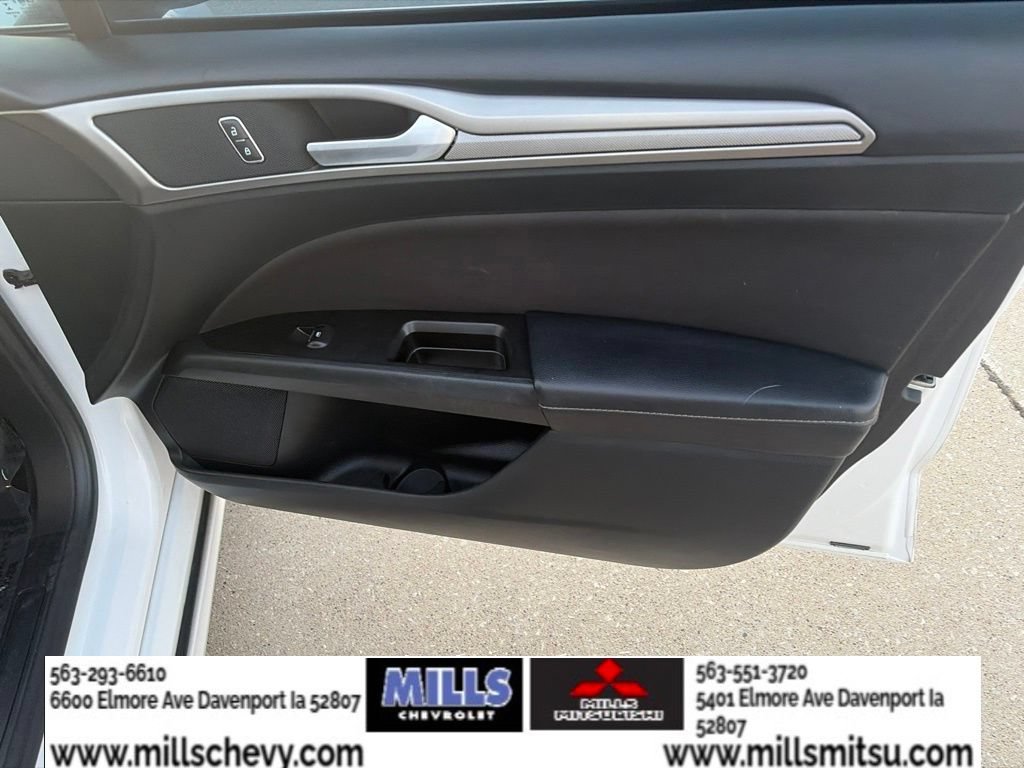 Used 2017 Ford Fusion SE w/ Fusion SE Technology Package FWD image 28