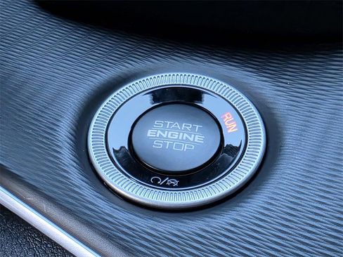 New 2025 Jeep Grand Cherokee Altitude image 21