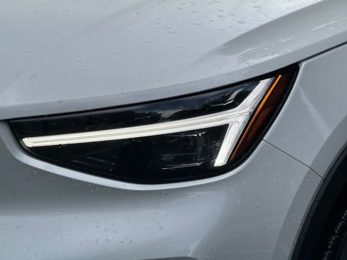 Certified 2025 Volvo XC40 B5 Ultra AWD/4WD image 6