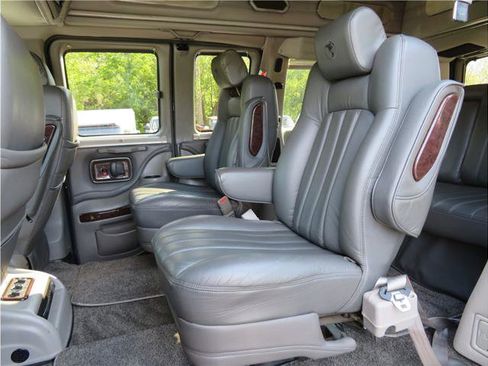 Used 2012 Chevrolet Express 1500 RWD image 4