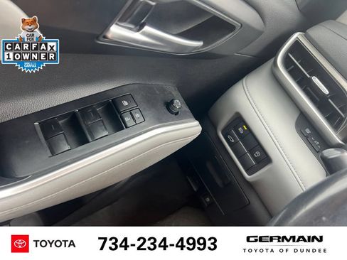 Used 2023 Toyota Highlander XLE AWD/4WD image 19