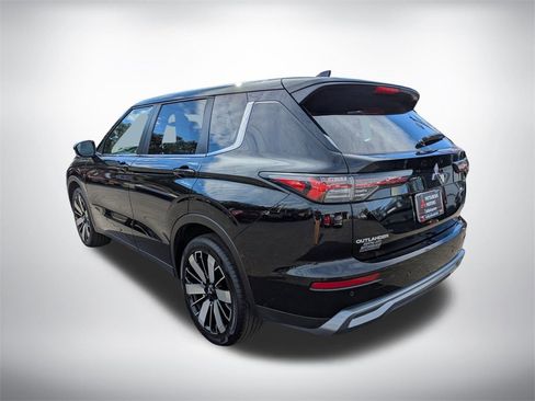 Used 2025 Mitsubishi Outlander SE image 6