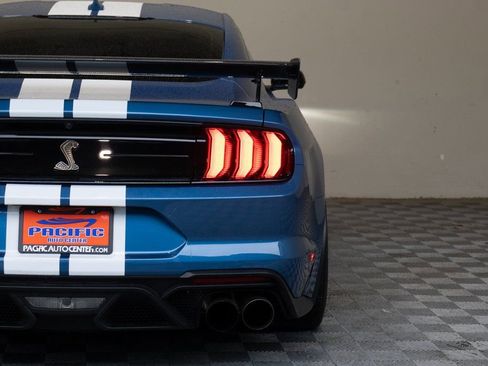 Used 2021 Ford Mustang Shelby GT500 w/ Carbon Fiber Track Pack image 15