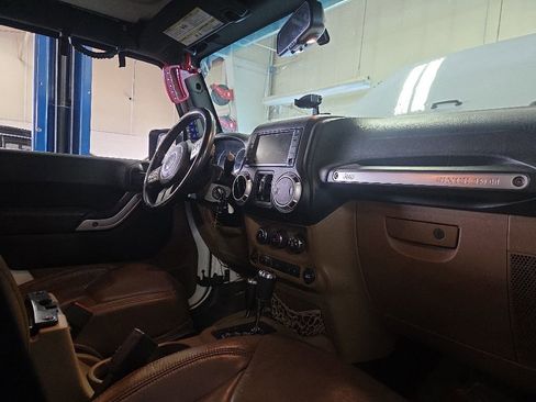 Used 2013 Jeep Wrangler Unlimited Sahara w/ Connectivity Group AWD/4WD image 8