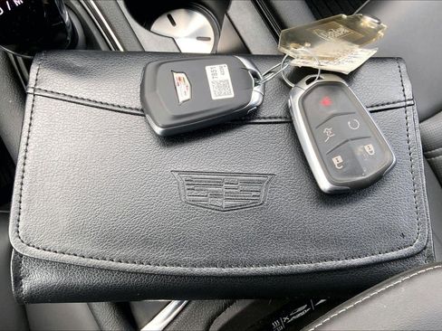 Used 2024 Cadillac XT6 Premium Luxury w/ Platinum Package image 11