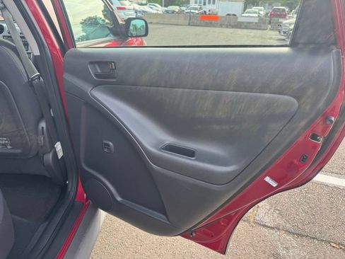 Used 2005 Pontiac Vibe w/ Power Group Value Package FWD image 20