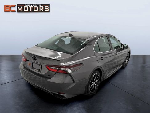 Used 2023 Toyota Camry SE image 6