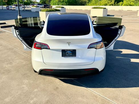 Used 2022 Tesla Model Y Performance image 34