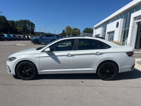 New 2026 Volkswagen Jetta SE FWD image 3
