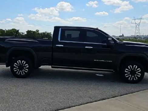 Used 2024 GMC Sierra 2500 Denali Ultimate AWD/4WD image 9