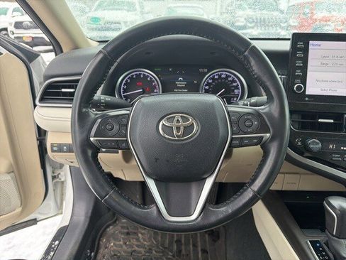 Used 2022 Toyota Camry XLE image 18