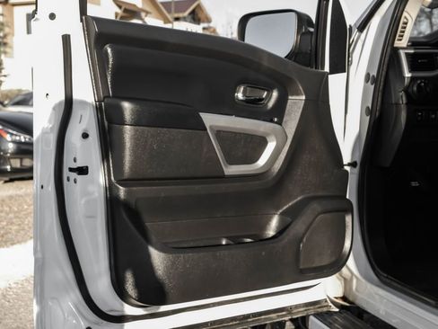Used 2017 Nissan Titan SV image 40