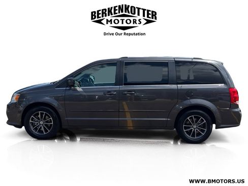 Used 2017 Dodge Grand Caravan SXT FWD image 6