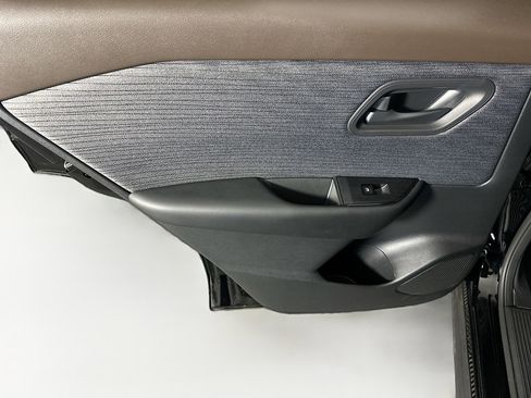 Used 2023 Nissan Rogue S image 26