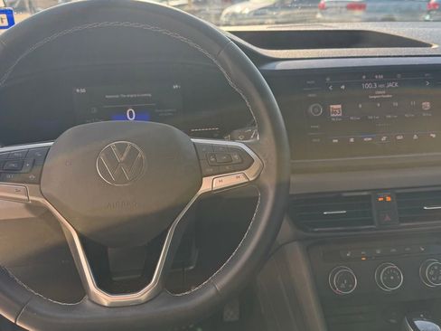 Used 2022 Volkswagen Taos SE image 9