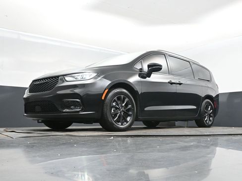 Used 2022 Chrysler Pacifica Touring-L w/ S Appearance Package image 39