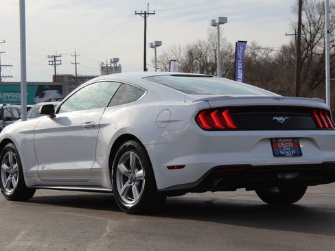Used 2018 Ford Mustang EcoBoost image 4