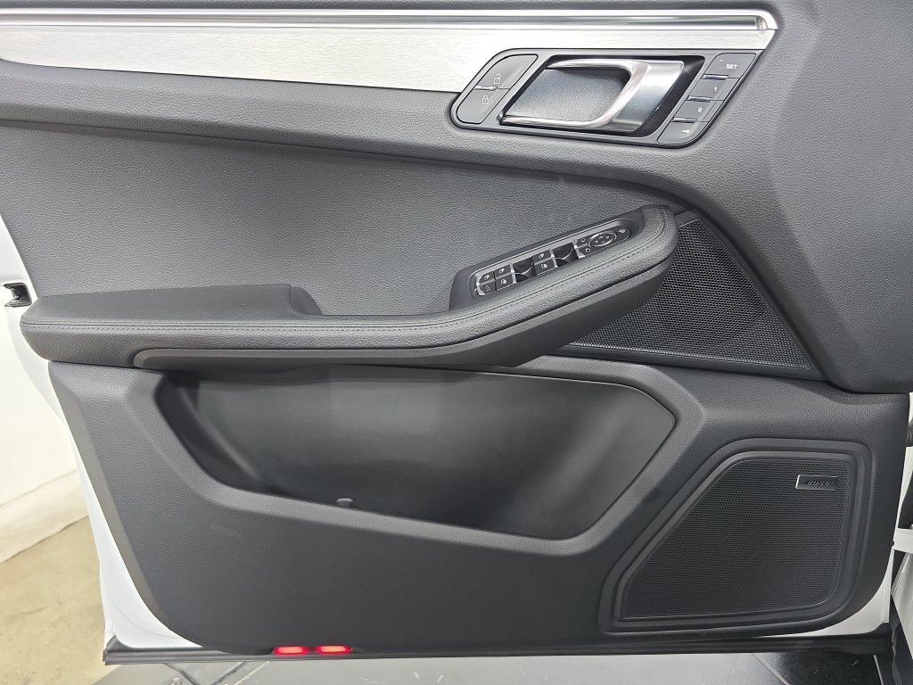 Certified 2026 Porsche Macan AWD/4WD image 22