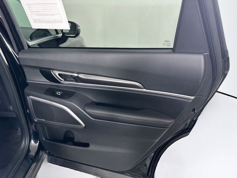 Used 2025 Kia Telluride S FWD image 33