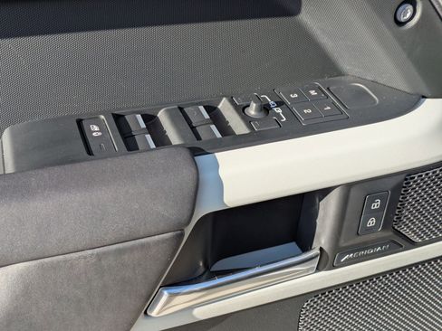 Used 2024 Land Rover Defender 110 S image 13