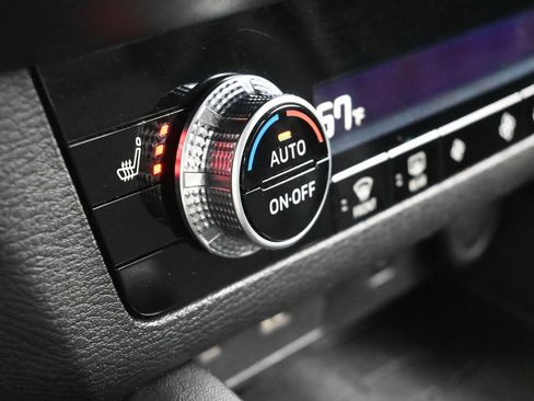 Used 2022 Mitsubishi Outlander SE image 26