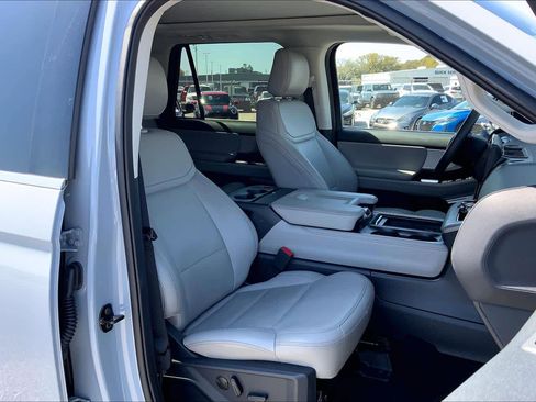 Used 2025 Ford Expedition Active image 9