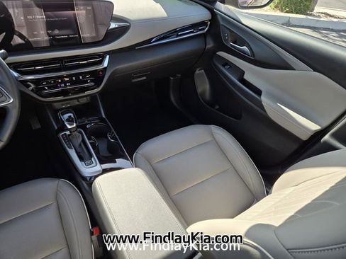 Used 2025 Buick Envista Avenir FWD image 16