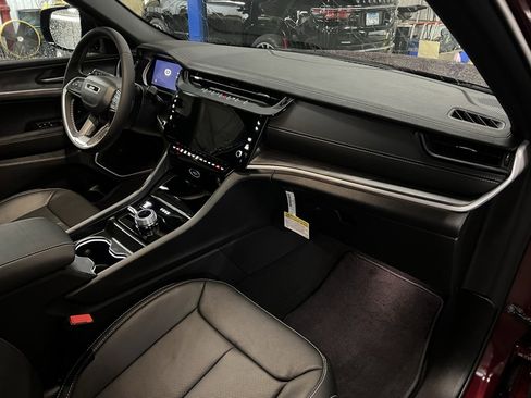 New 2026 Jeep Grand Cherokee Limited image 9