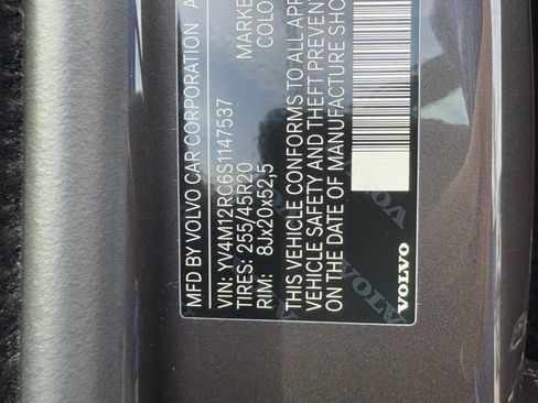 Certified 2025 Volvo XC60 B5 Plus image 26