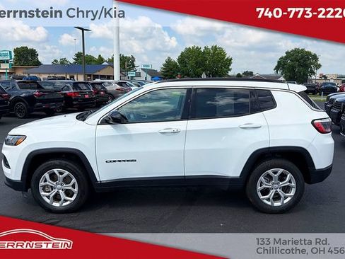 Used 2024 Jeep Compass Latitude AWD/4WD image 4
