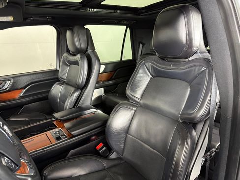 Used 2020 Lincoln Navigator Reserve w/ Luxury Package AWD/4WD image 13