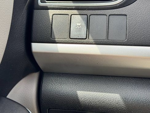Used 2016 Toyota Camry SE FWD image 31