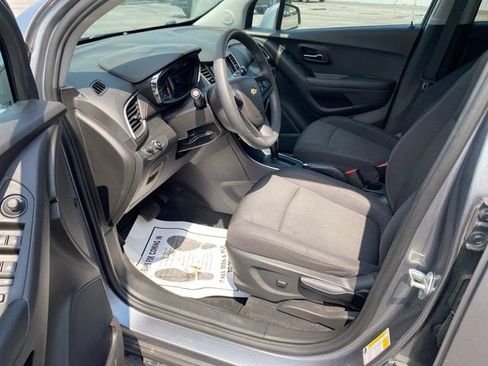 Used 2020 Chevrolet Trax LT FWD image 11