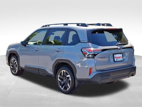 Used 2025 Subaru Forester Premium AWD/4WD image 4