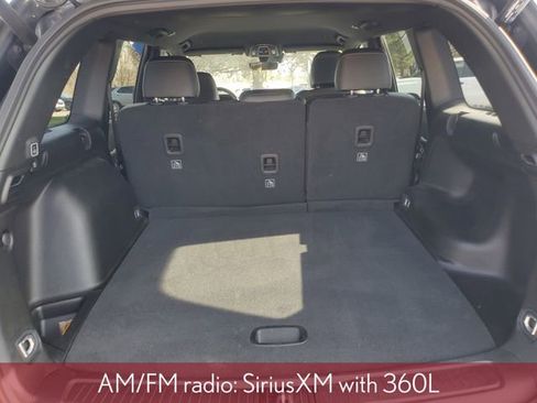 Used 2025 Jeep Grand Cherokee Limited w/ Black Appearance Package image 11