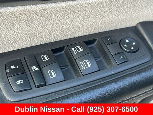 Used 2022 Chrysler Pacifica Touring-L FWD image 13
