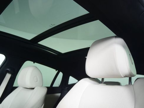 Used 2022 BMW X6 xDrive40i w/ M Sport Package image 9