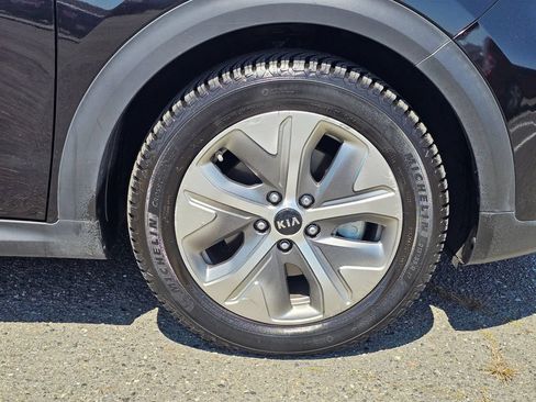 Used 2020 Kia Niro EX Premium w/ Cold Weather Package FWD image 9