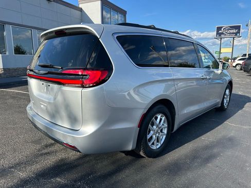 Used 2022 Chrysler Pacifica Touring-L image 5