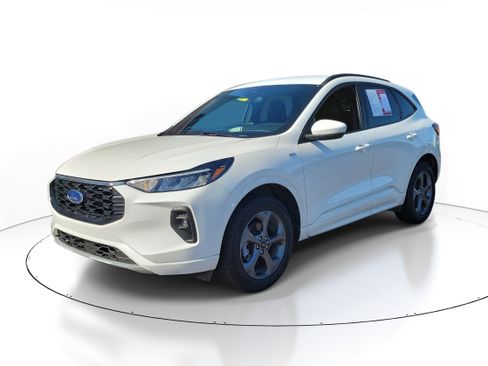 Used 2024 Ford Escape ST-Line Select AWD/4WD image 2