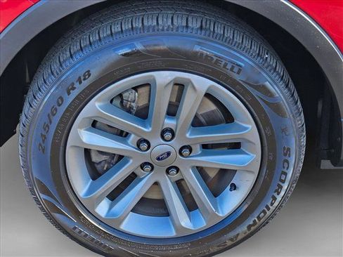 Used 2017 Ford Explorer XLT image 23