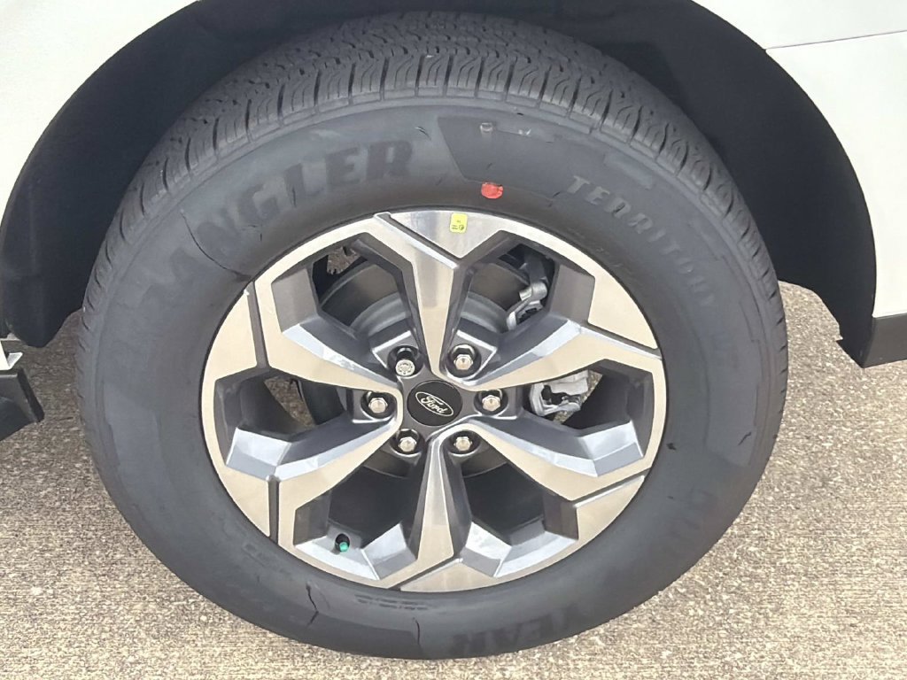 New 2027 Ford Expedition Active RWD image 3