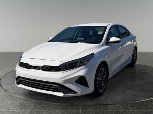Used 2023 Kia Forte LXS FWD image 3