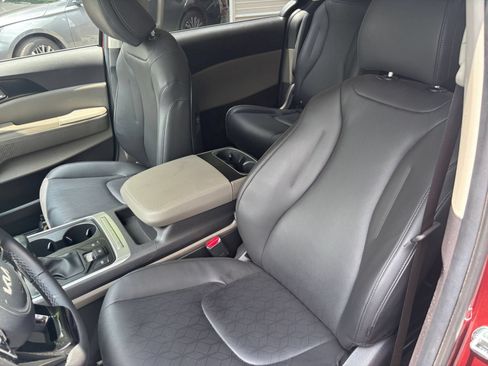 Used 2026 Kia Carnival FWD image 36
