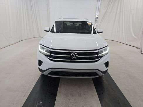 Used 2023 Volkswagen Atlas Cross Sport SE w/ Panoramic Sunroof Package AWD/4WD image 2
