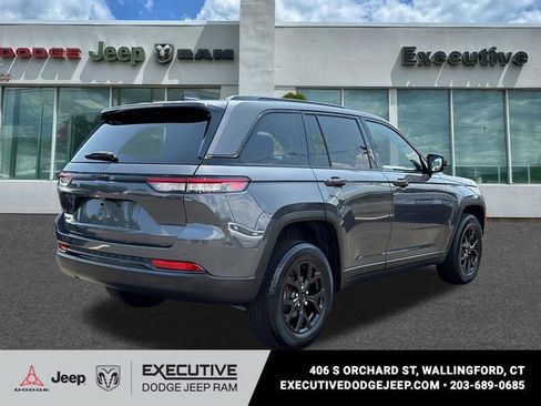 Used 2024 Jeep Grand Cherokee Altitude AWD/4WD image 4